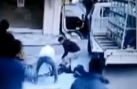 Βίντεο – σοκ: Έκανε μια λάθος κίνηση και έχασε τη ζωή του – Προσοχή, σκληρές εικόνες!